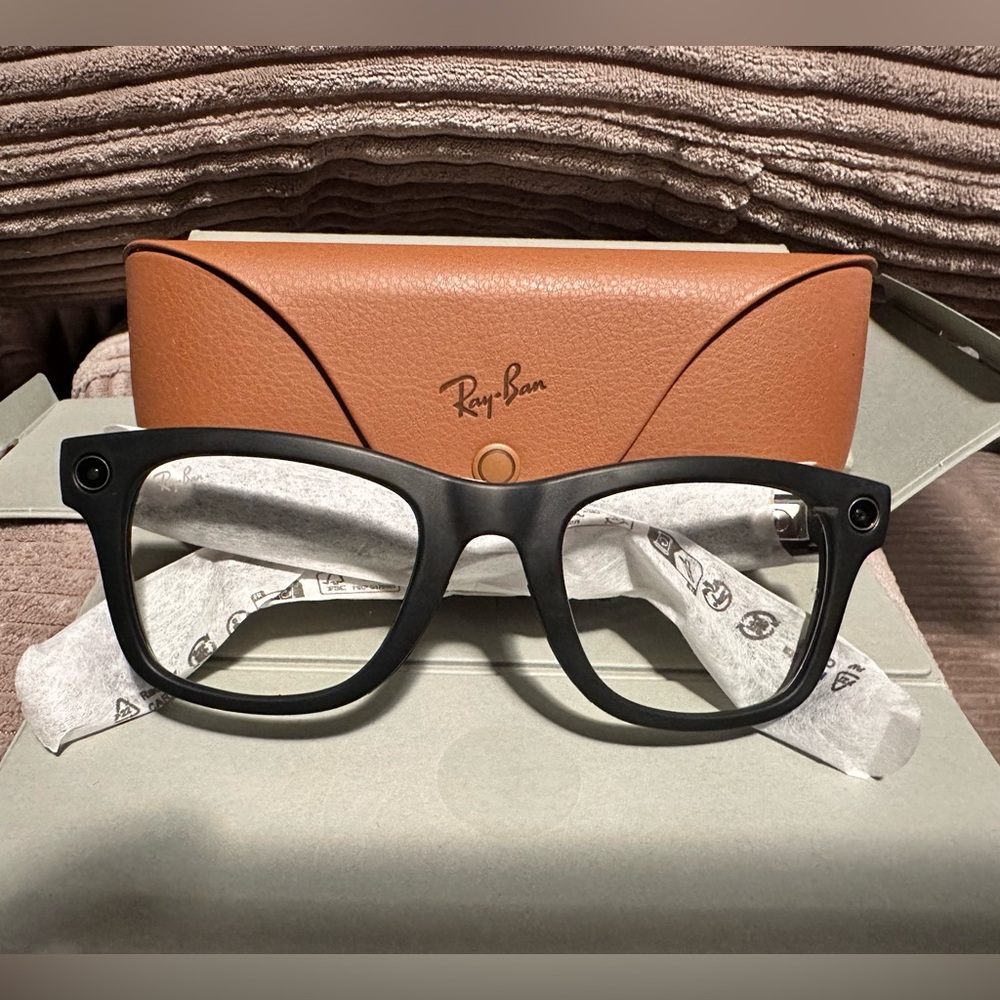 Ray-Ban Black Glasses with Brown Case